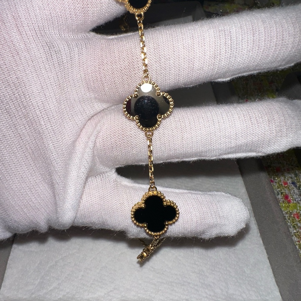Elegant Black Clover-Link Gold Bracelet - Women Jewelry